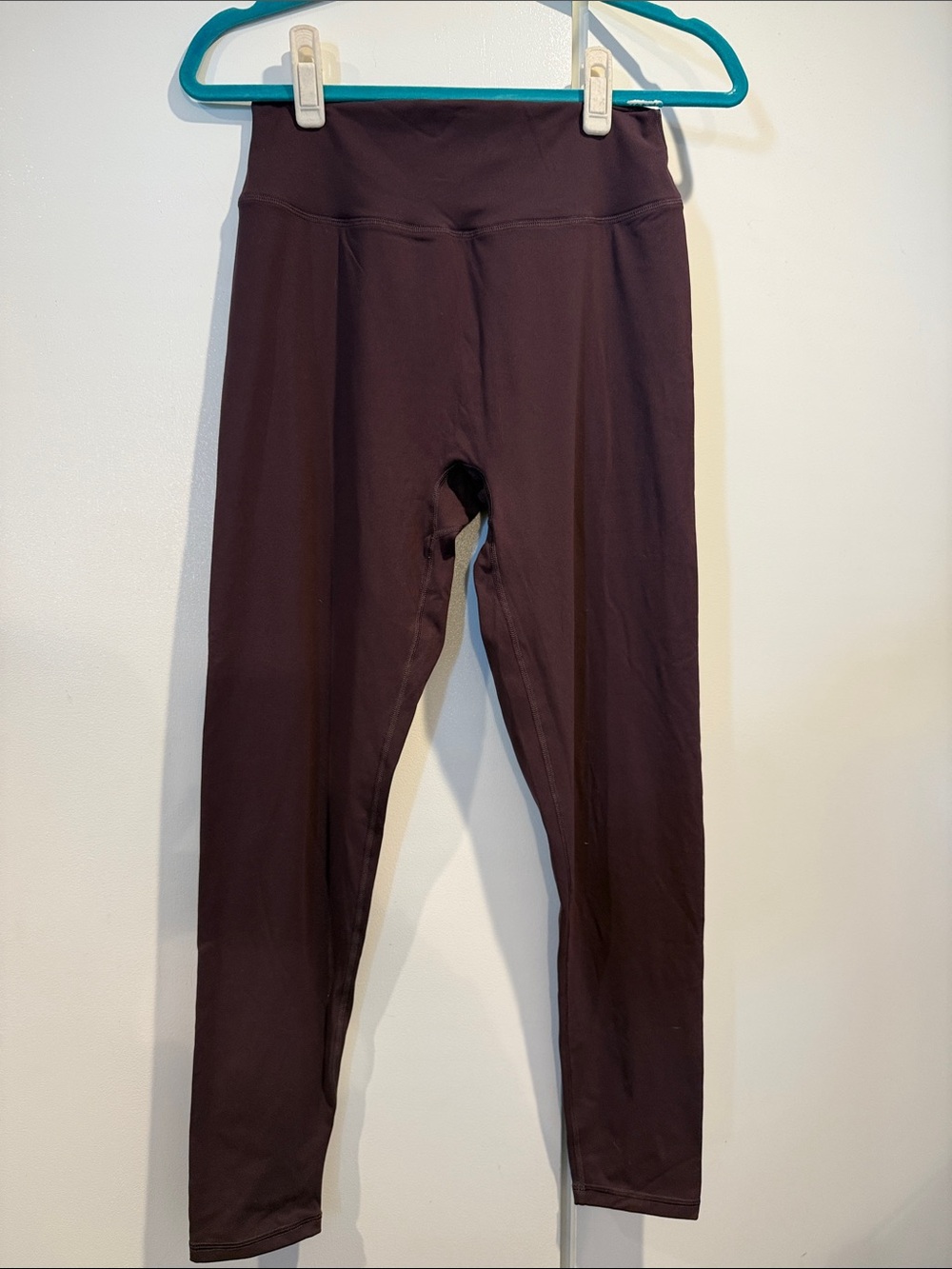 Women's High-Rise Performance Leggings in Deep Plum